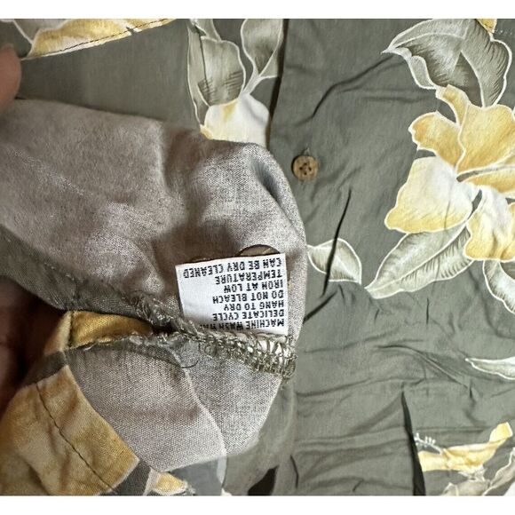 Tommy Bahama | Men's XL | Rayon Gray with Yellow Hibiscus Flower Hawaiian Shirt - Picture 5 of 7